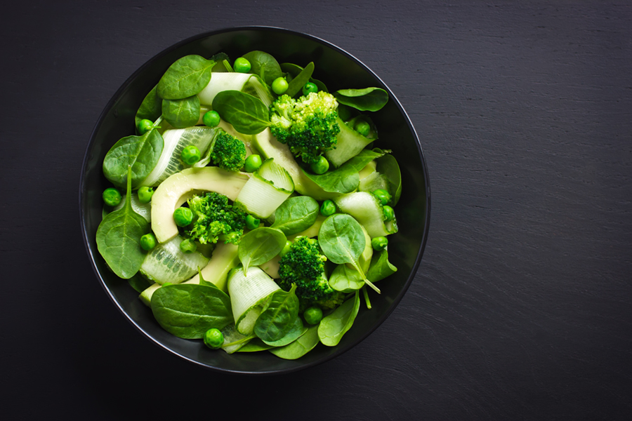 salát špenát brokolice hrášek